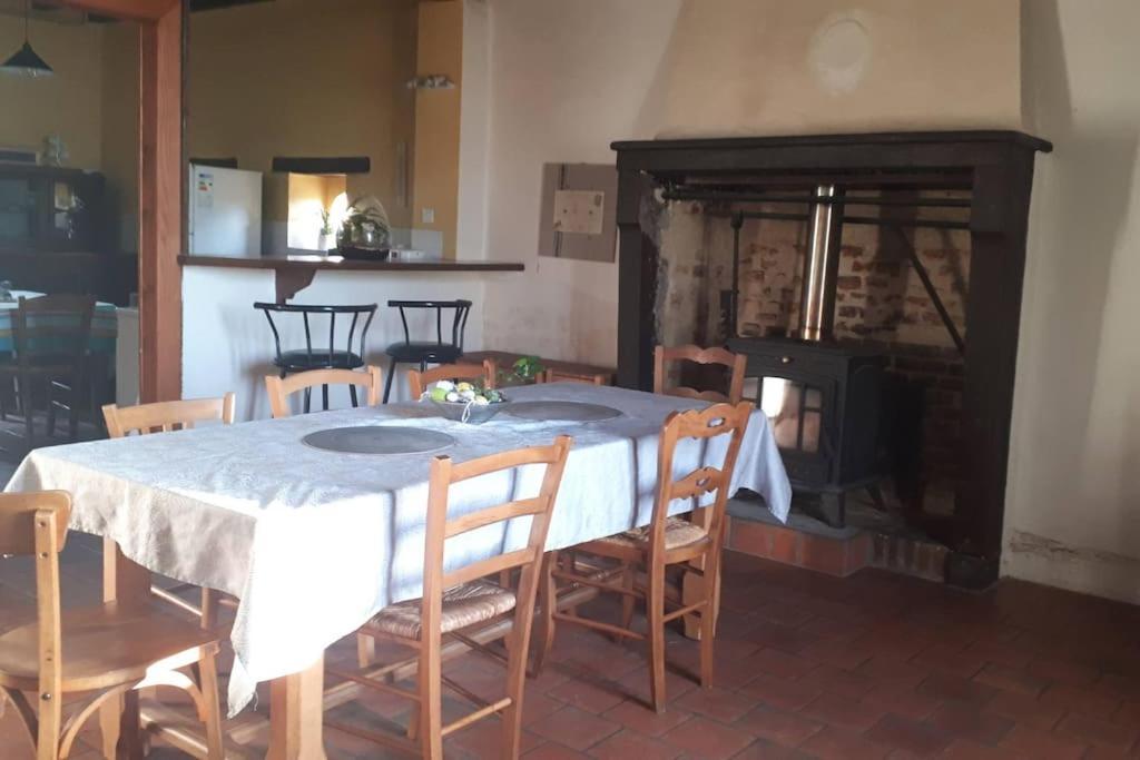 Gite A La Ferme, Avec Animaux, Fromages Et Nature Neuville-les-Decize Екстериор снимка